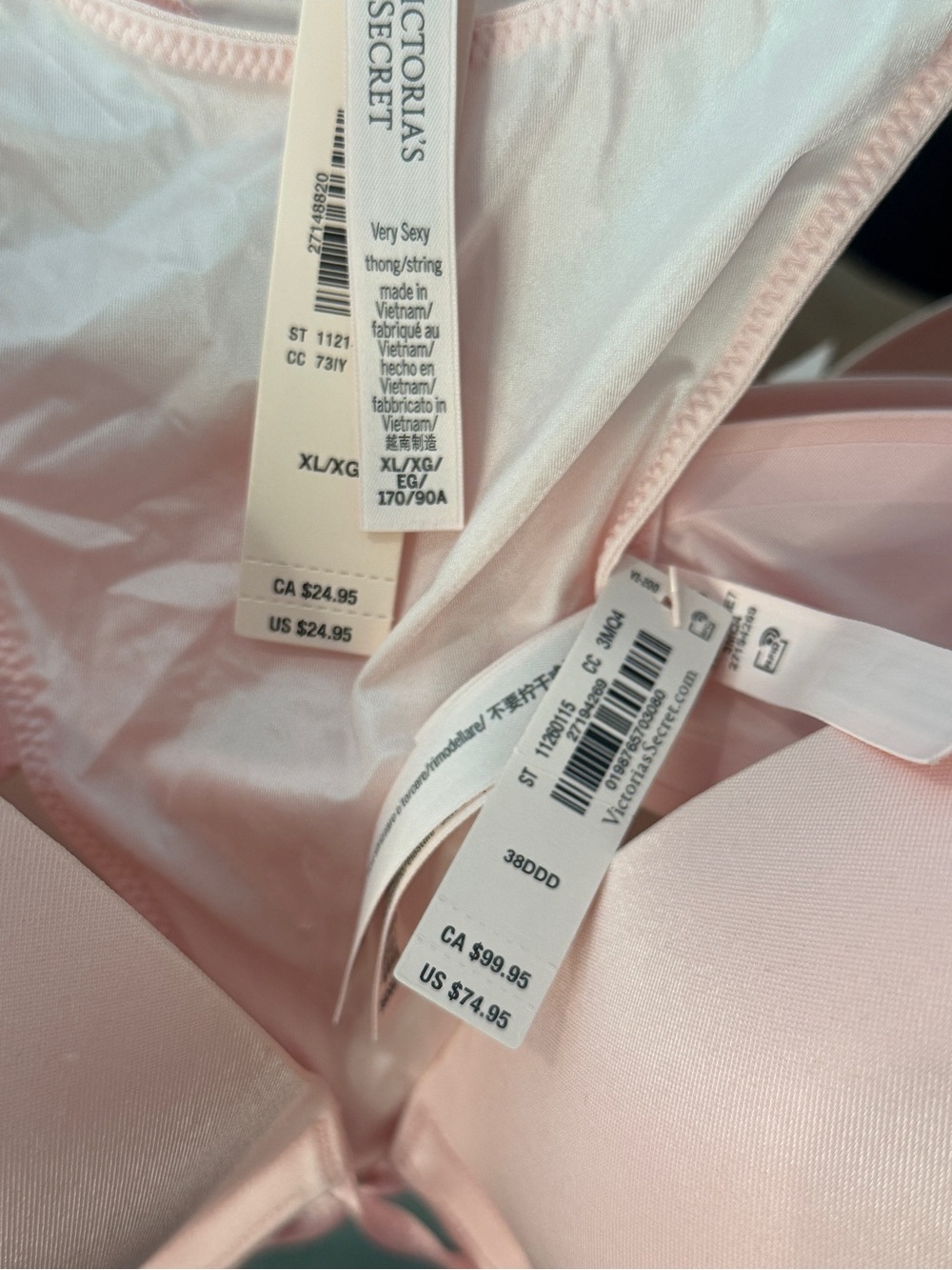 NWT Limited Edition Victoria's Secret Fashion Show 2026 set - Picture 4 of 4